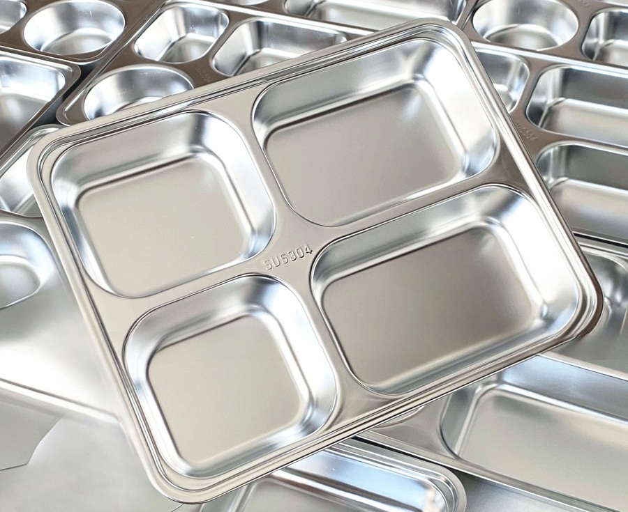 khay-inox-4-ngan-sau-304