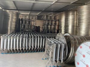 ban-ghe-inox-tai-quan-4