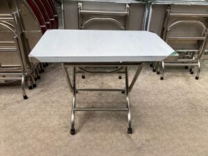 ban-inox-chu-nhat-tai-quan-2