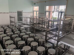 ban-ghe-inox-tan-phu