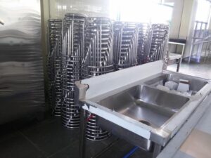 ban-ghe-inox-quan-10