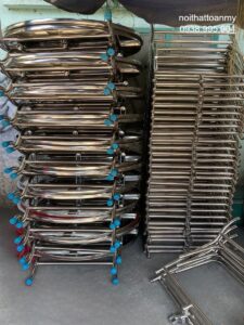 ban-ghe-inox-quan-11