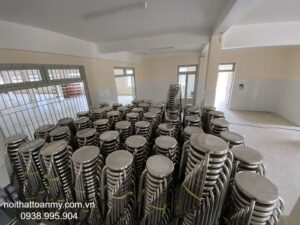 ban-ghe-inox-hoc-mon