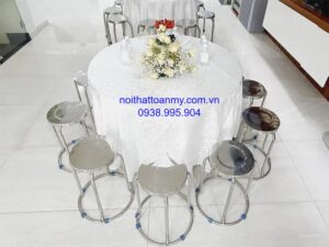 ban-ghe-inox-co-kich-thuoc-phu-hop-cho-cac-bua-tiec-gia-dinh