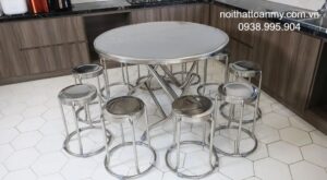 ban-inox-tron-trong-phong-an