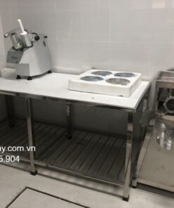 Bàn sơ chế inox 13 ban-so-che-inox-cho-truong-mam-non