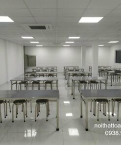 mat-ban-cua-ban-inox-co-gia-treo-ghe