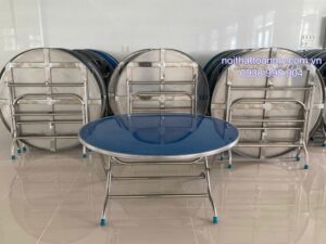 ban-inox-tron-trong-gia-dinh