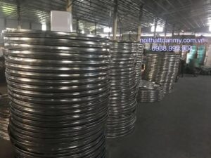 su-dung-va-bao-quan-ban-inox