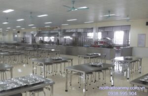 ly-do-chon-mua-ban-inox-gia-re-cho-can-tin