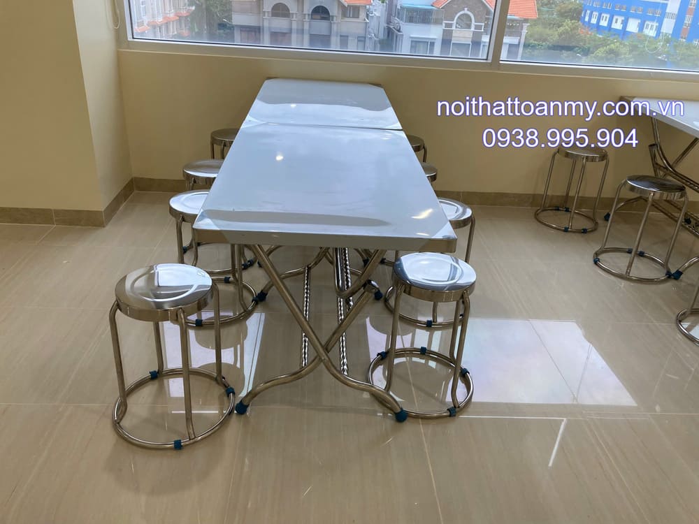 Tại sao chọn bàn inox cho quán ăn? 3 ban-inox-an-toan-cho-thuc-pham