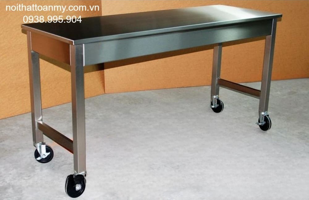 ban-inox-co-banh-xe-da-nang