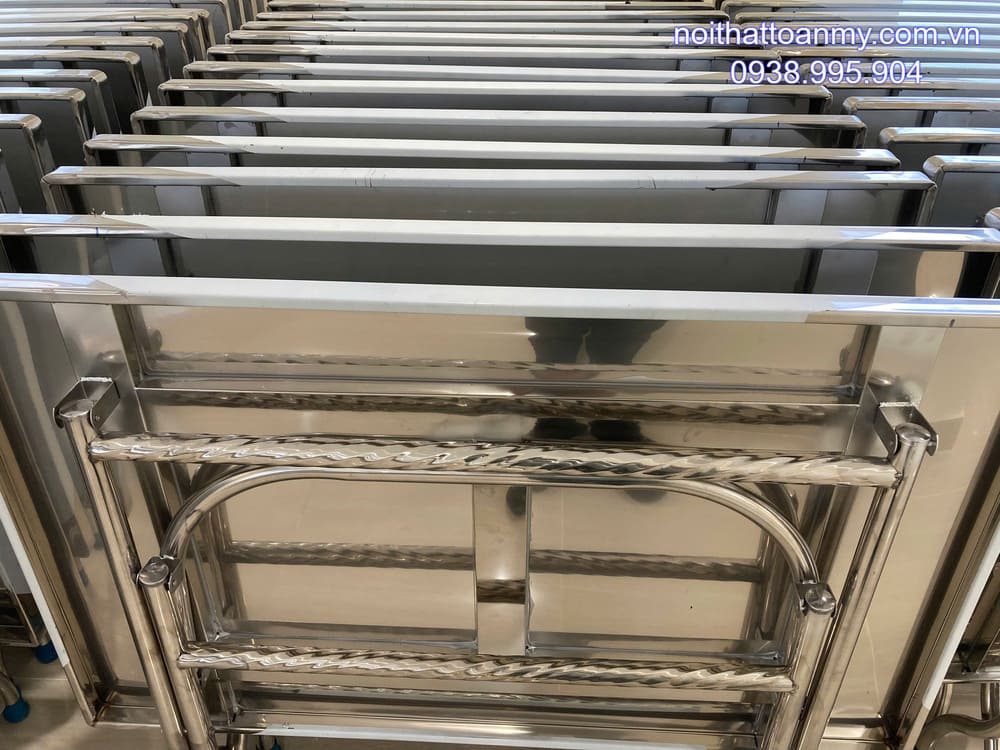 ban-inox-gia-re-da-dang