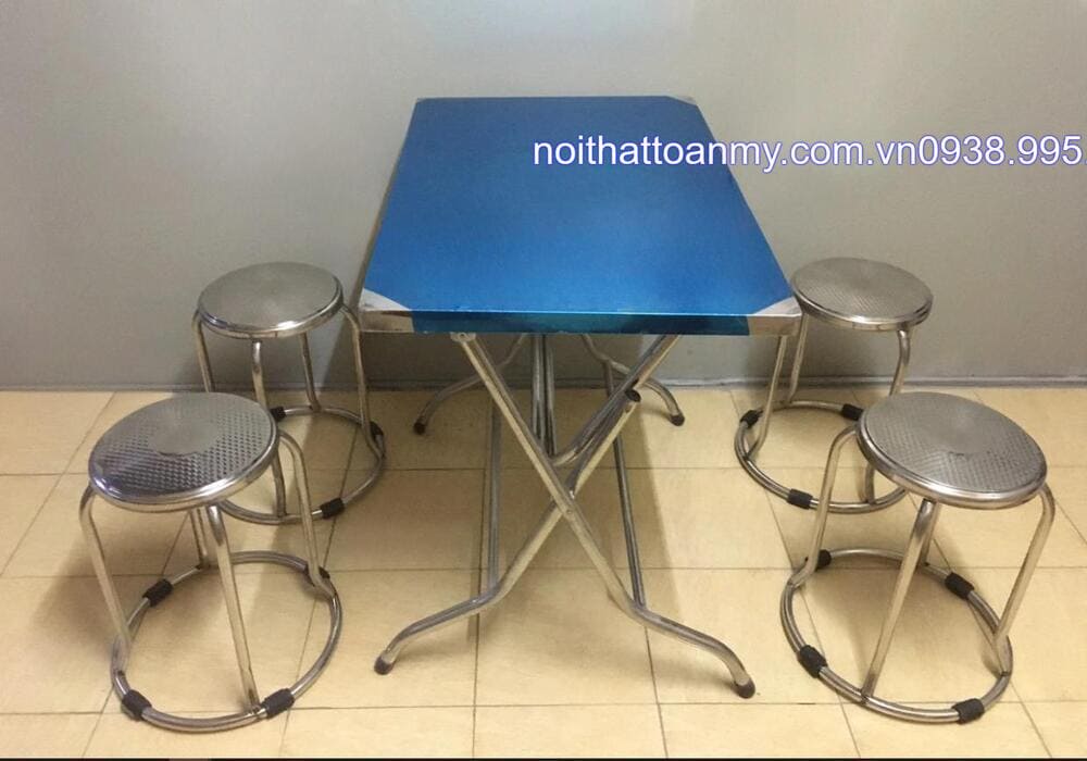 Tại sao chọn bàn inox cho quán ăn? 4 ban-inox-hien-dai-va-sang-trong