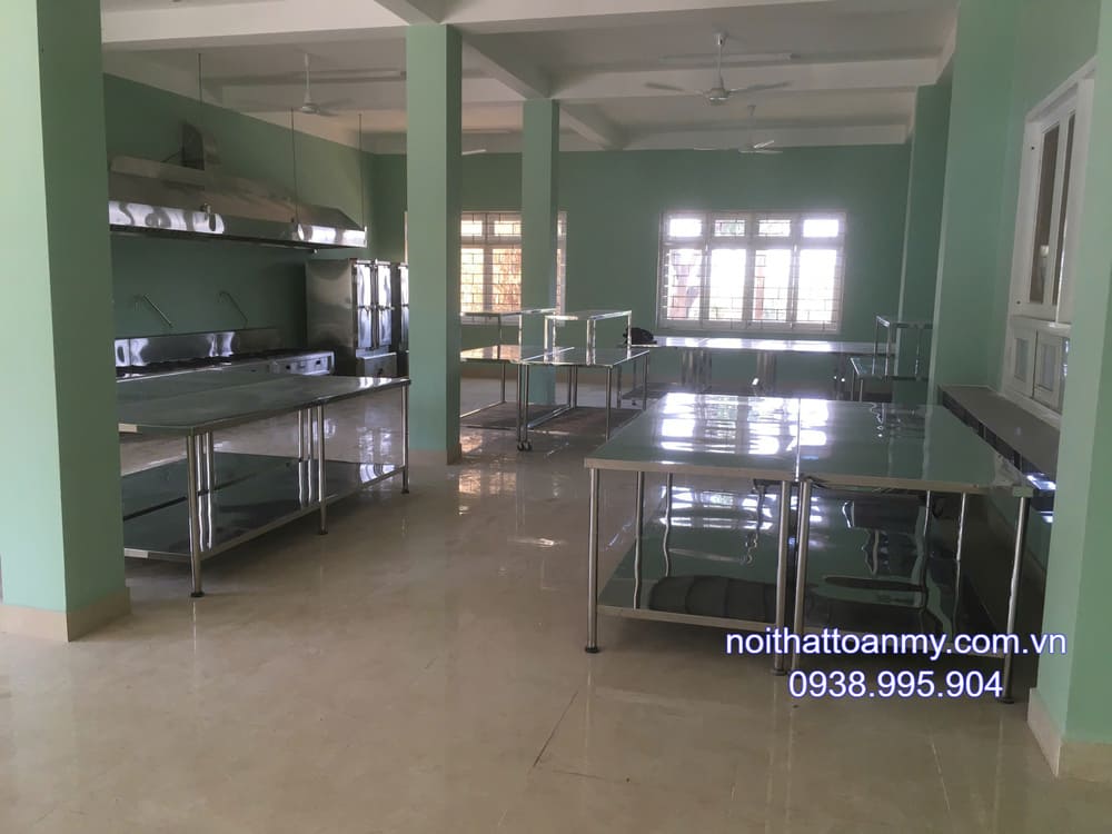 Ứng dụng của bàn inox công nghiệp 1 ban-inox-trong-che-bien-thuc-pham