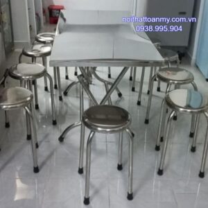 cac-loai-ban-inox-pho-bien-cho-cac-bua-tiec-gia-dinh