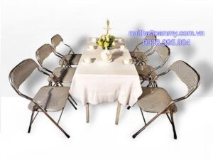 cach-bo-tri-ban-inox-trong-bua-tiec-gia-dinh-moi-nhat