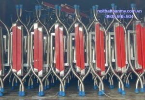 cach-chon-mua-ban-inox-xep-cho-gia-dinh-phu-hop