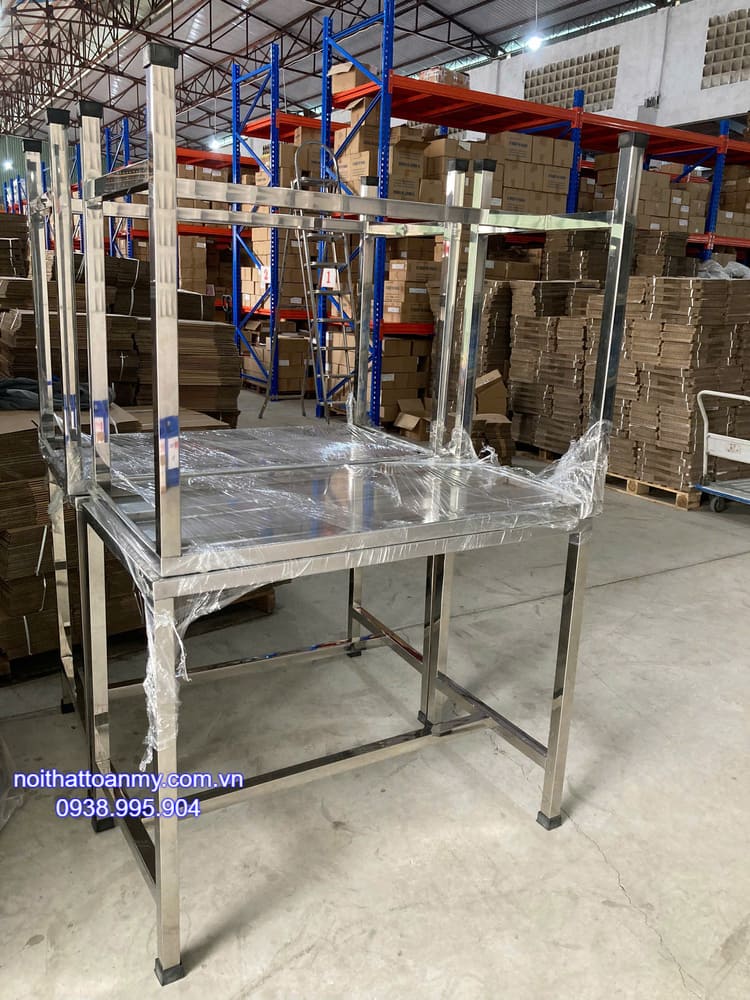 chon-sai-kieu-dang-ban-inox-cong-nghiep