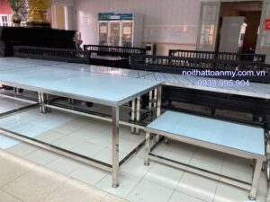 dac-diem-cua-ban-inox-cong-nghiep