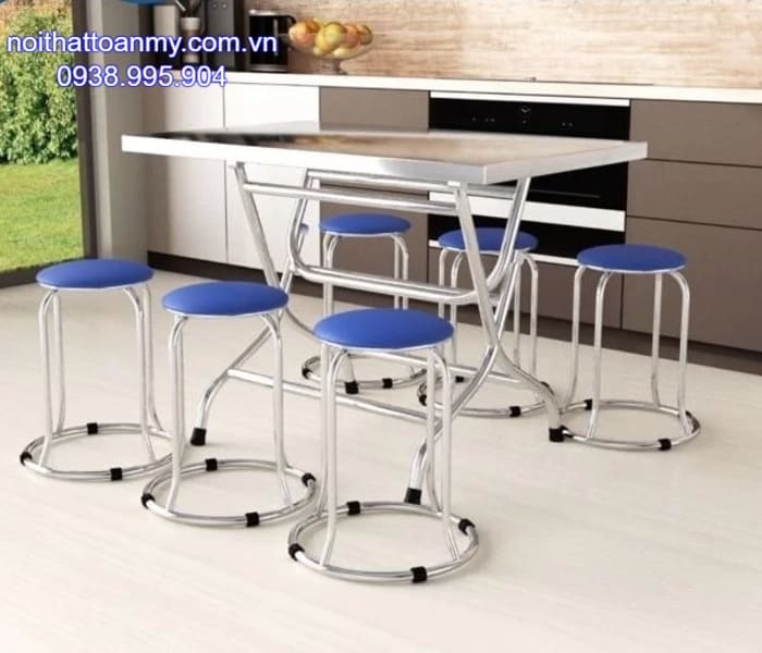 dac-diem-noi-bat-cua-ban-inox-cao-cap