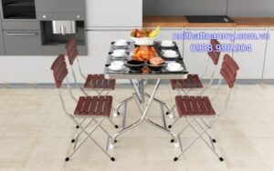 loi-ich-khi-su-dung-ban-inox-cho-bua-tiec-gia-dinh