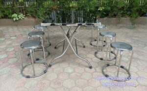 tai-sao-nen-chon-ban-inox-cho-cac-bua-tiec-gia-dinh