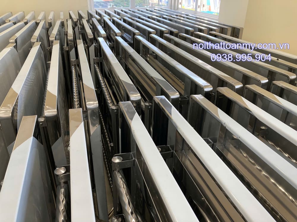 ban-inox-toan-my-tai-phu-quoc