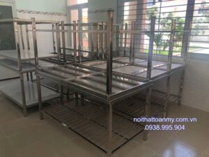 toan-my-cung-cap-ban-ghe-inox-va-cac-thiet-bi-inox-y-te-san-xuat-che-bien-tai-lam-dong