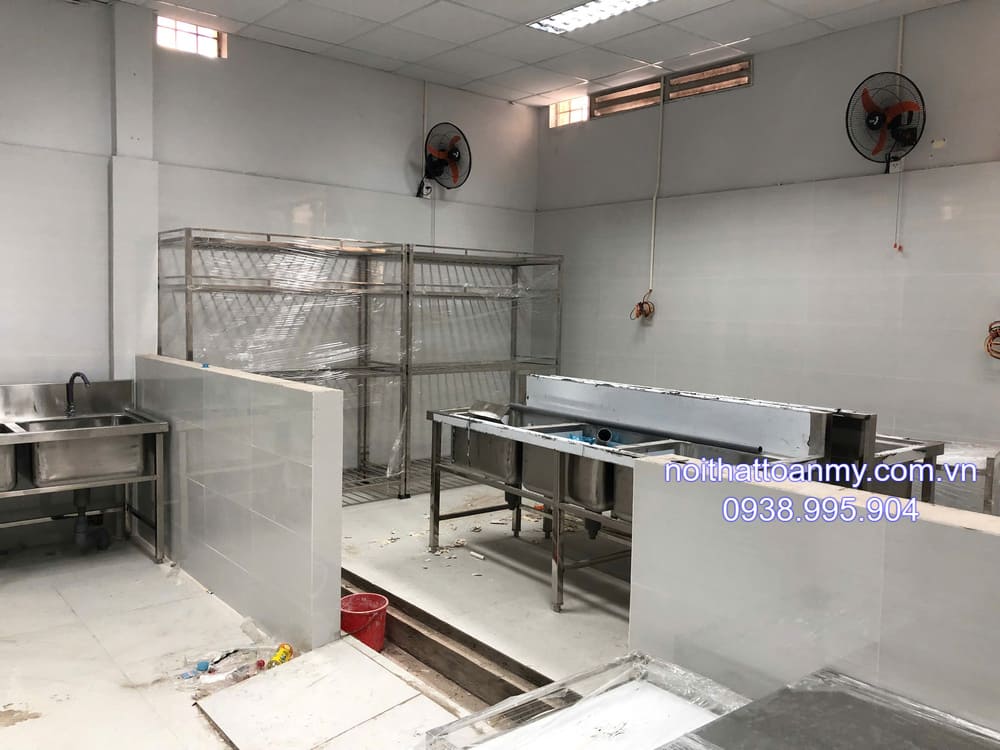 Bàn ghế inox Đắk Lắk Toàn Mỹ chất lượng và gia công các thiết bị inox theo yêu cầu 6 thiet-bi-inox-cho-san-xuat-tai-tai-dak-lak