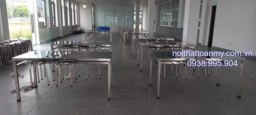 Bộ bàn inox công nghiệp có móc treo ghế 15 bo-ban-inox-cong-nghiep-co-moc-treo-ghe-2