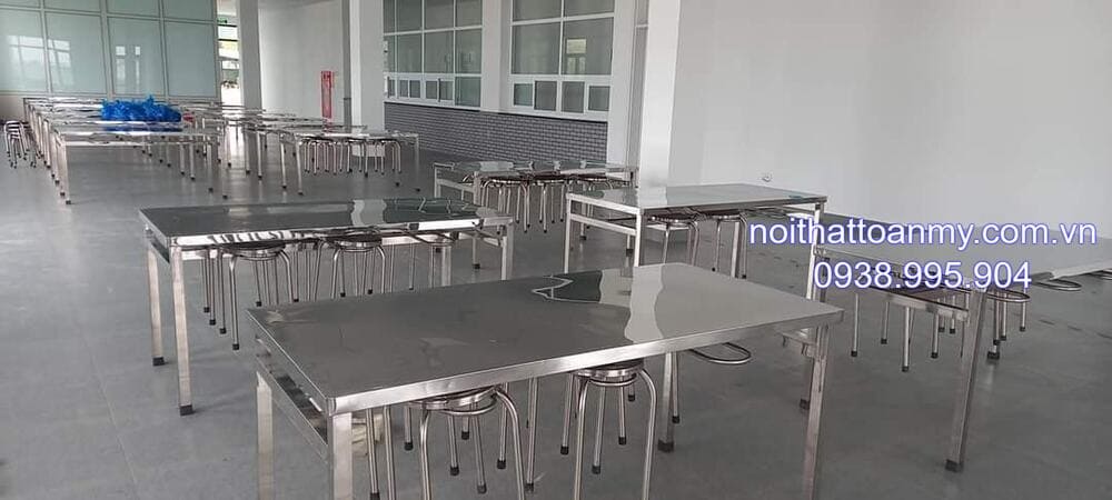 Bộ bàn inox công nghiệp có móc treo ghế 16 bo-ban-inox-cong-nghiep-co-moc-treo-ghe-3