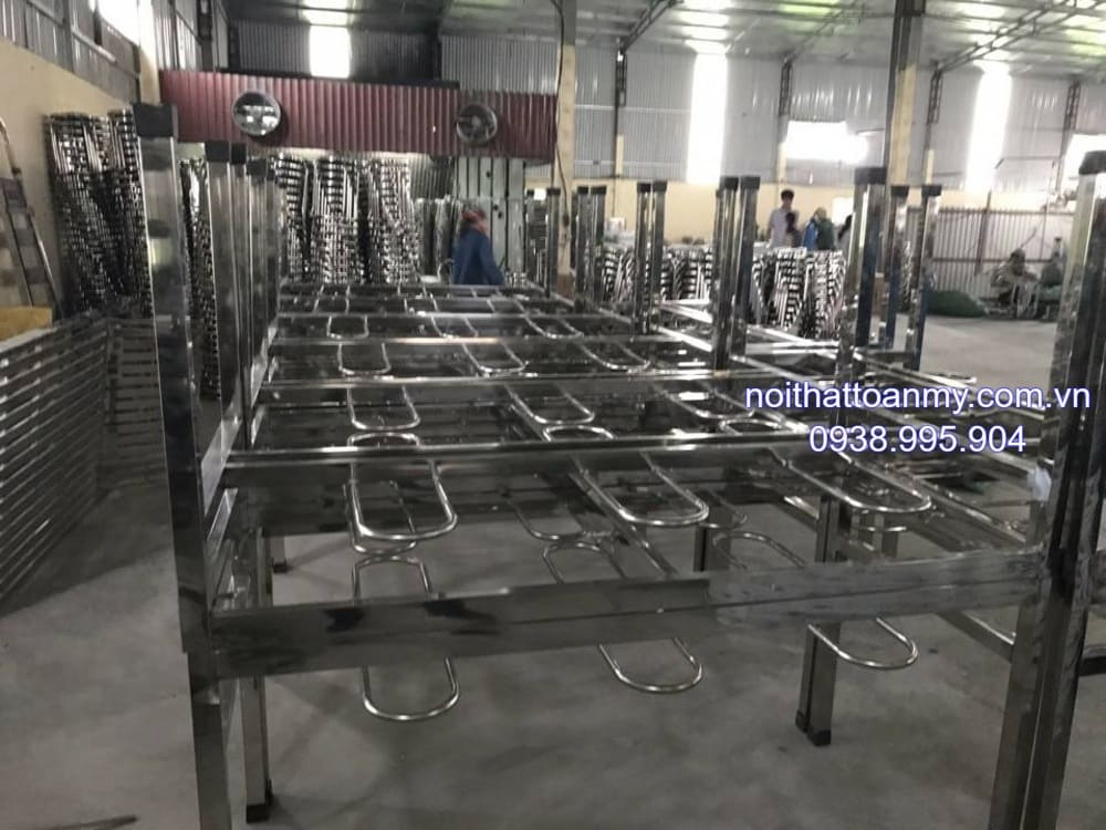 Bộ bàn inox công nghiệp có móc treo ghế 18 bo-ban-inox-cong-nghiep-co-moc-treo-ghe-5