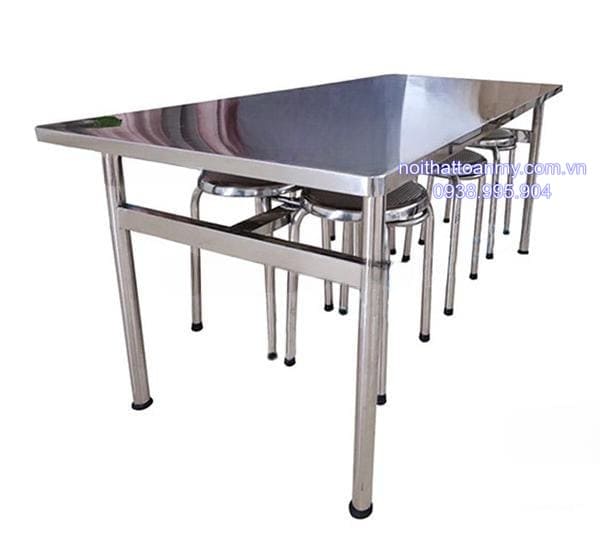 bo-ban-inox-cong-nghiep-co-moc-treo-ghe