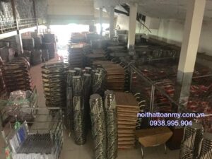 ban-ghe-inox-tai-quang-binh